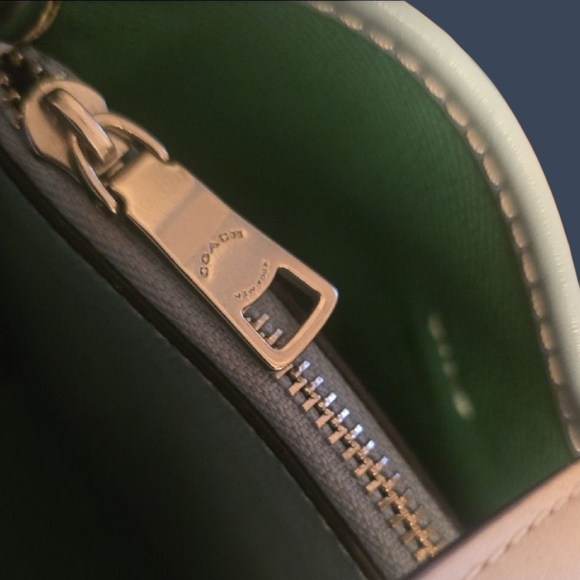 COACH Mollie 25 Tote Bag In Colorblock EUC - Picture 9 of 13